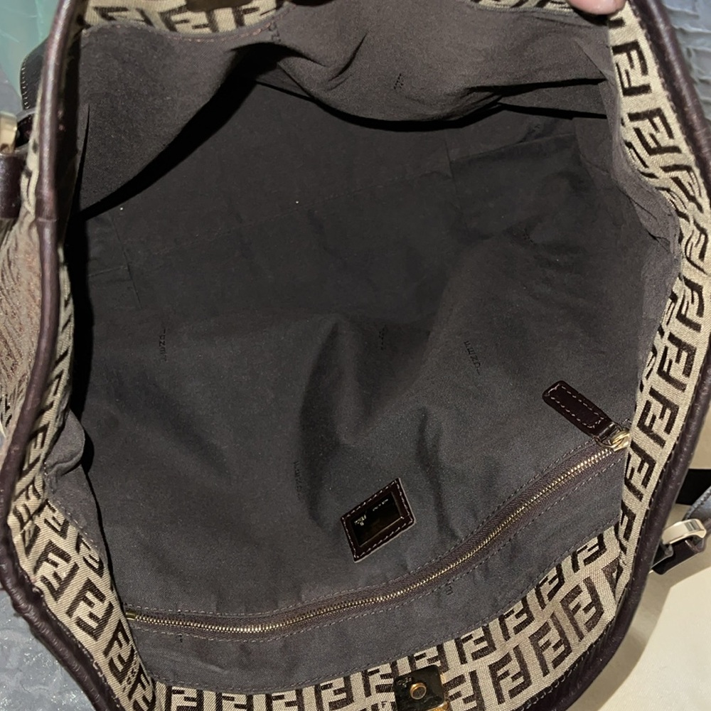 Preloved Fendi should bag great condition has some light scuffs on one corner.. - Picture 10 of 17